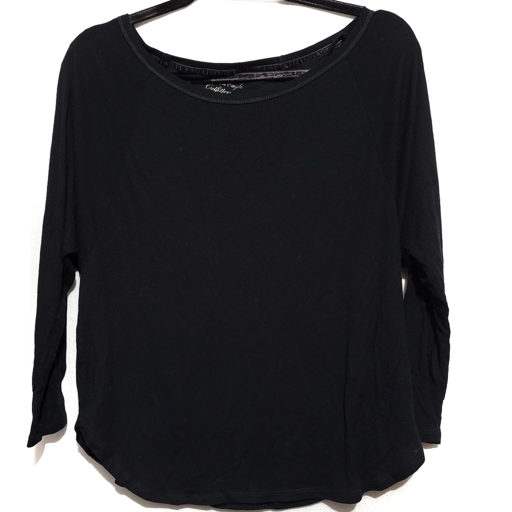 black American eagle 3/4 thermal top slight crop top 3/4 sleeve  thermal